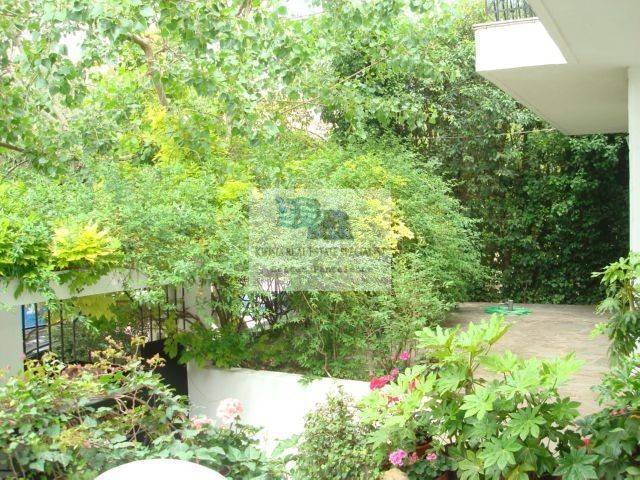 BUILDING&#039;S ENTRANCE