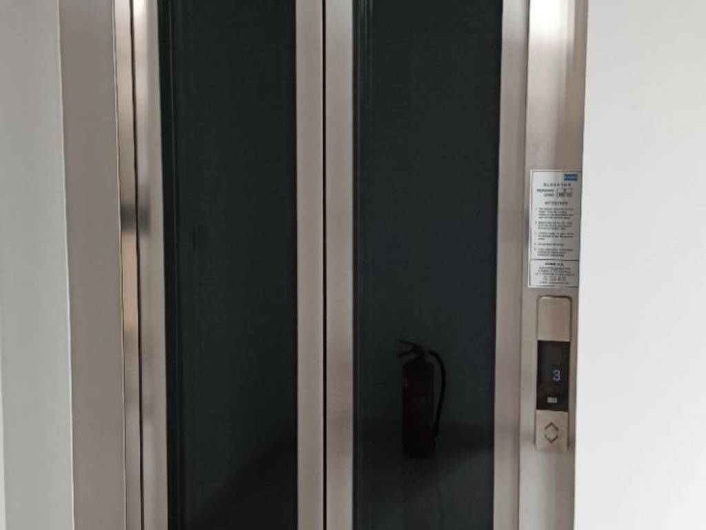 Anelkysteras polykatoikias