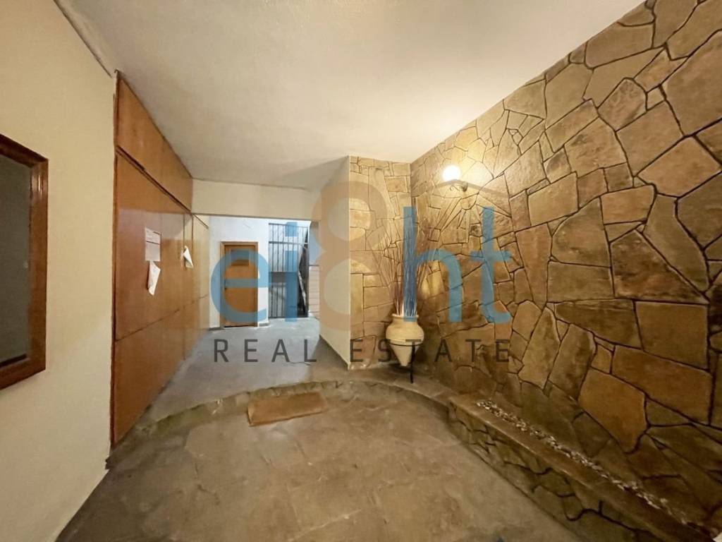 Είσοδος πολυκατοικίας