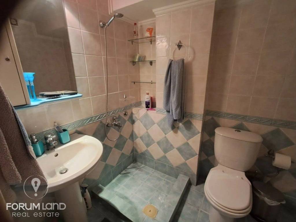 Forumland Real Estate, Μπάνιο