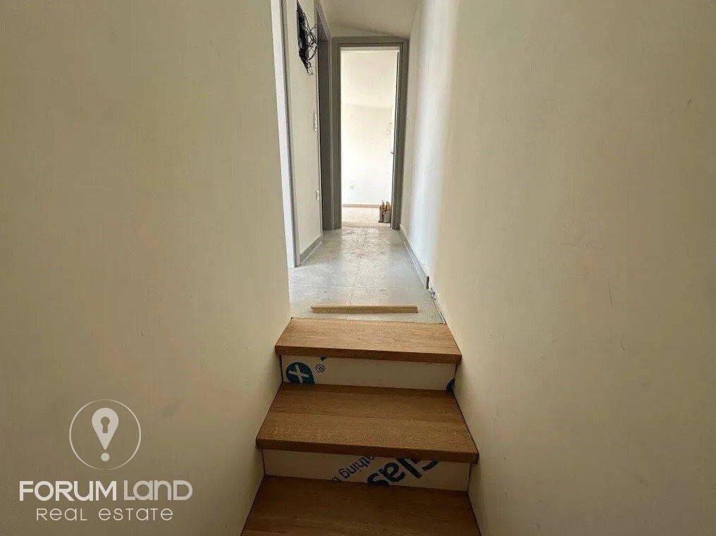 Forumland Real Estate, Εσωτερικές Σκάλες