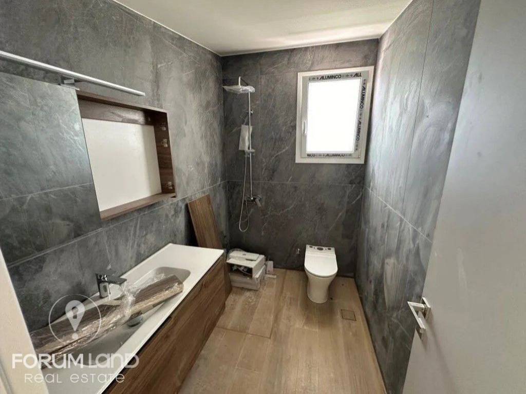 Forumland Real Estate, Μπάνιο