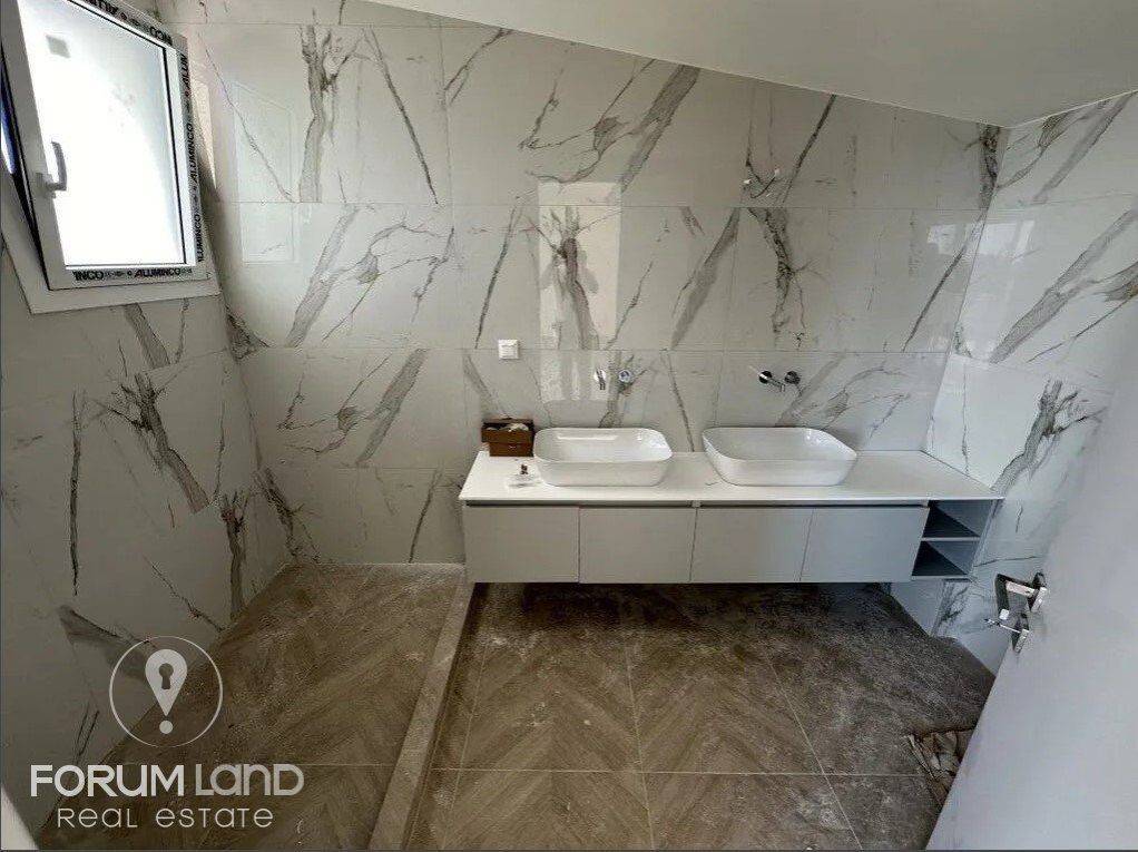 Forumland Real Estate, Μπάνιο