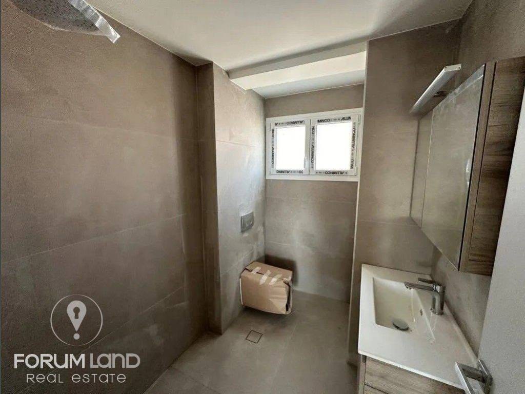 Forumland Real Estate, Μπάνιο