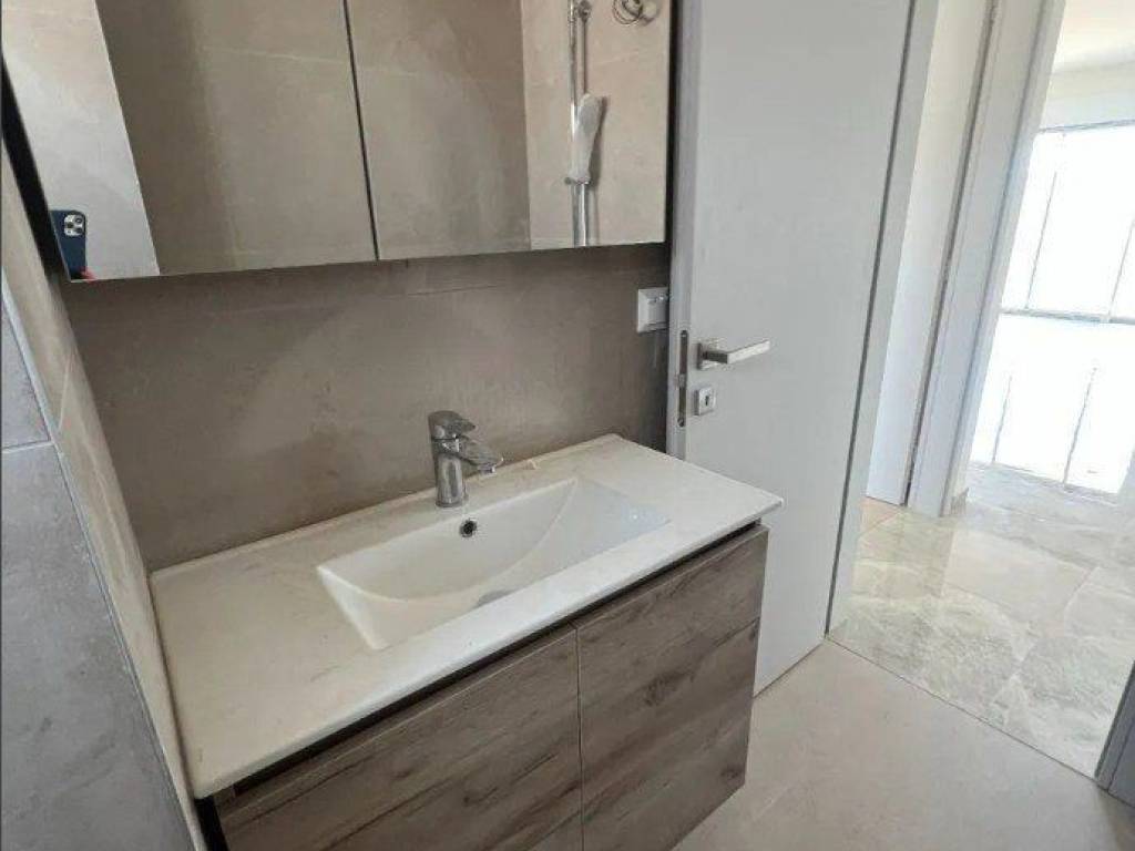 Forumland Real Estate, Μπάνιο