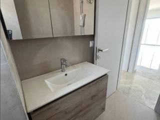 Forumland Real Estate, Μπάνιο