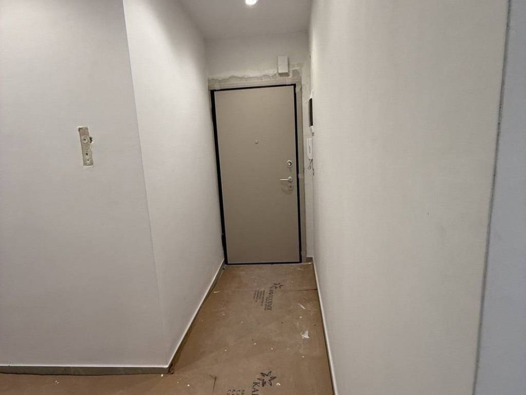 Forumland Real Estate, Είσοδος