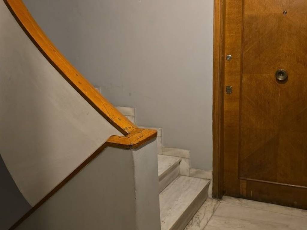 προσεγμενη πολυκατοικια