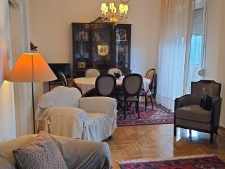 saloni kai trapezaria mazi