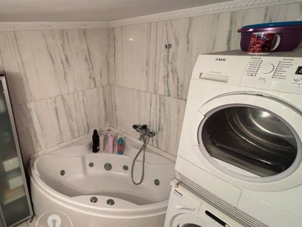 Forumland Real Estate, Μπάνιο