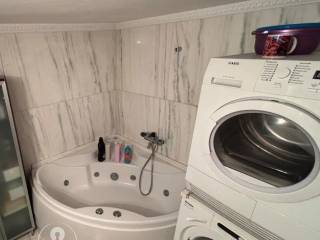 Forumland Real Estate, Μπάνιο