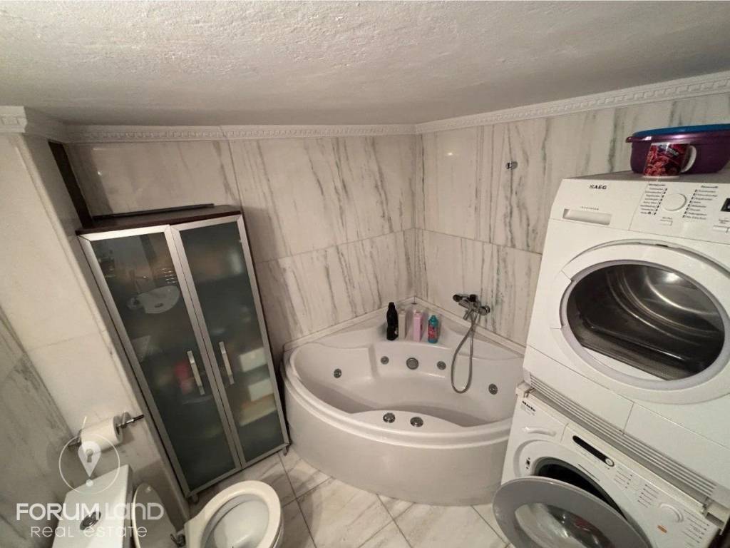 Forumland Real Estate, Μπάνιο