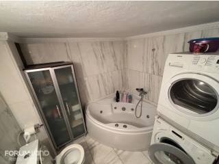 Forumland Real Estate, Μπάνιο