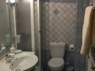 Forumland Real Estate, Μπάνιο