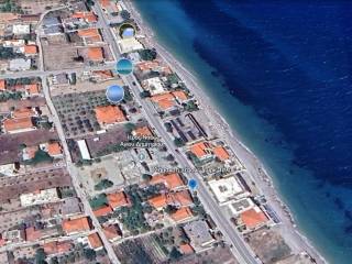 Με μπλε κουκίδα το ακίνητο και η απόσταση από την θάλασσα