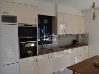 ΠΛΗΡΩΣ ΕΞΟΠΛΙΣΜΕΝΗ ΚΟΥΖΙΝΑ