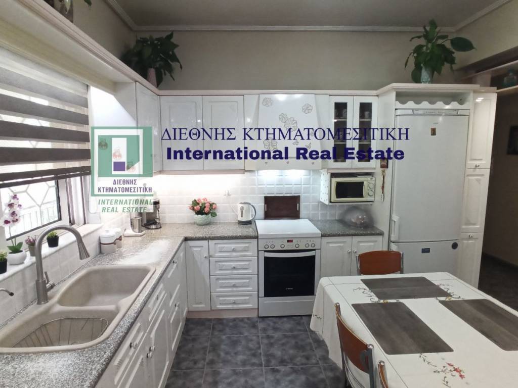 ENIAIOS CHOROS SALONI-KOYZINA-TRAPEZARIA