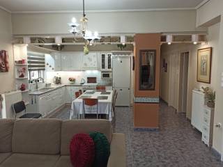 ENIAIOS CHOROS SALONI-KOYZINA-TRAPEZARIA