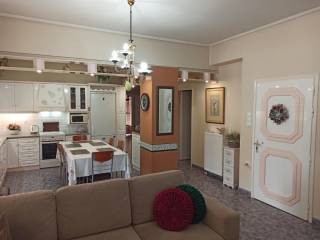 ENIAIOS CHOROS SALONI-KOYZINA-TRAPEZARIA