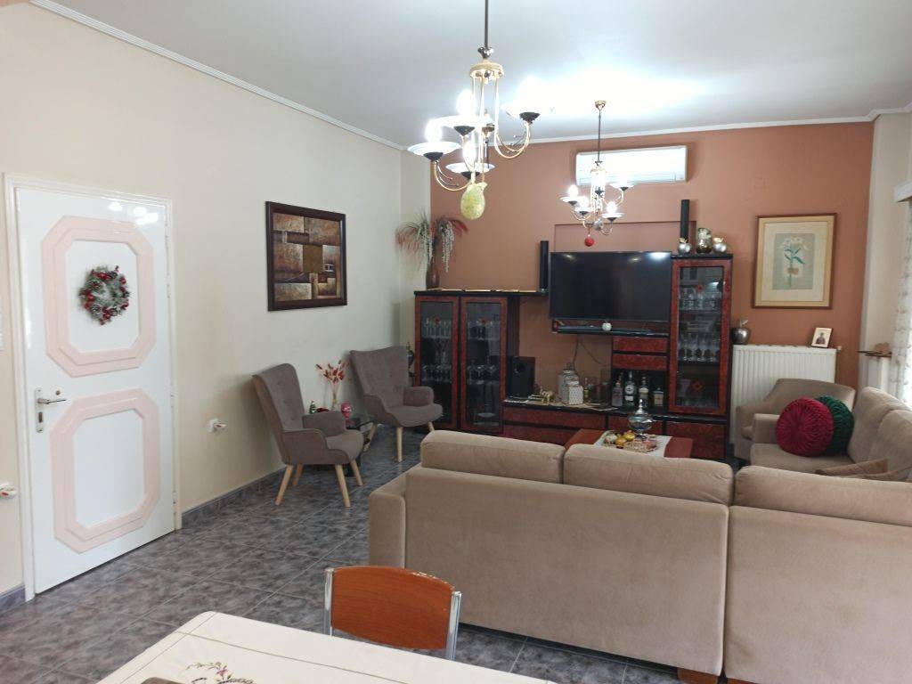 ENIAIOS CHOROS SALONI-KOYZINA-TRAPEZARIA