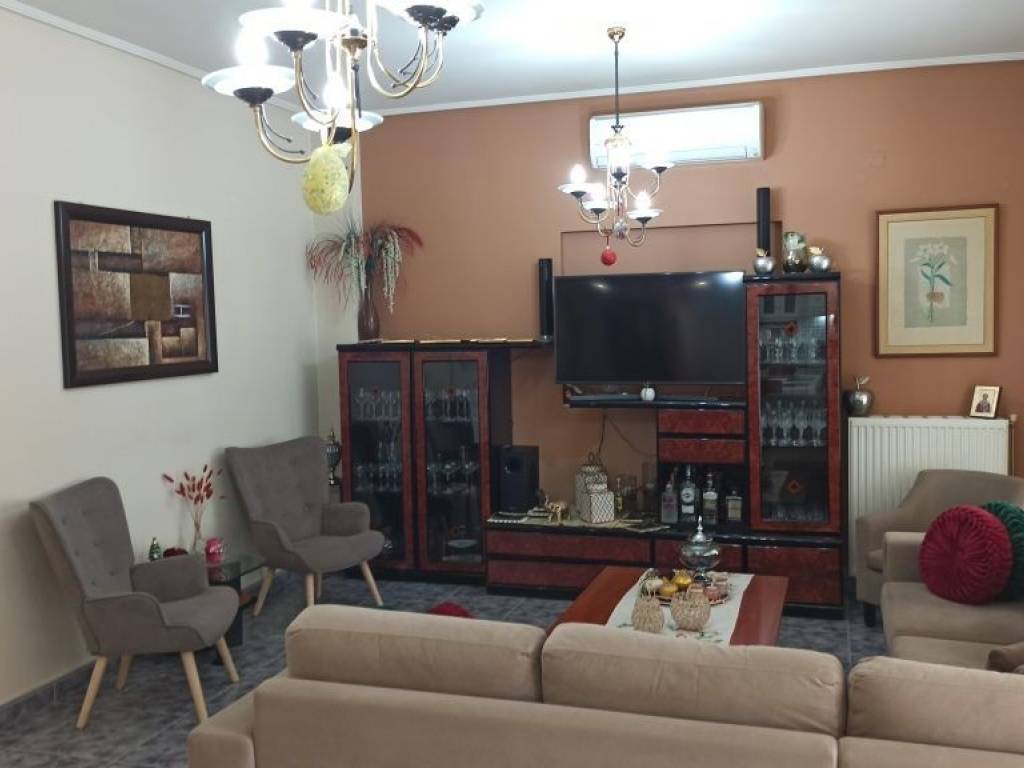 ENIAIOS CHOROS SALONI-KOYZINA-TRAPEZARIA