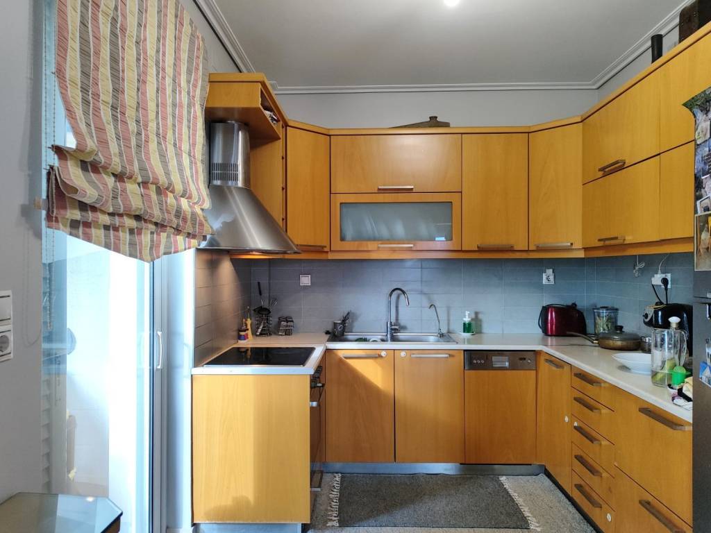 ΜΕ ΠΟΛΛΟΥΣ ΑΠΟΘΗΚΕΥΤΙΚΟΥΣ ΧΩΡΟΥΣ