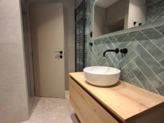 Forumland Real Estate, Μπάνιο