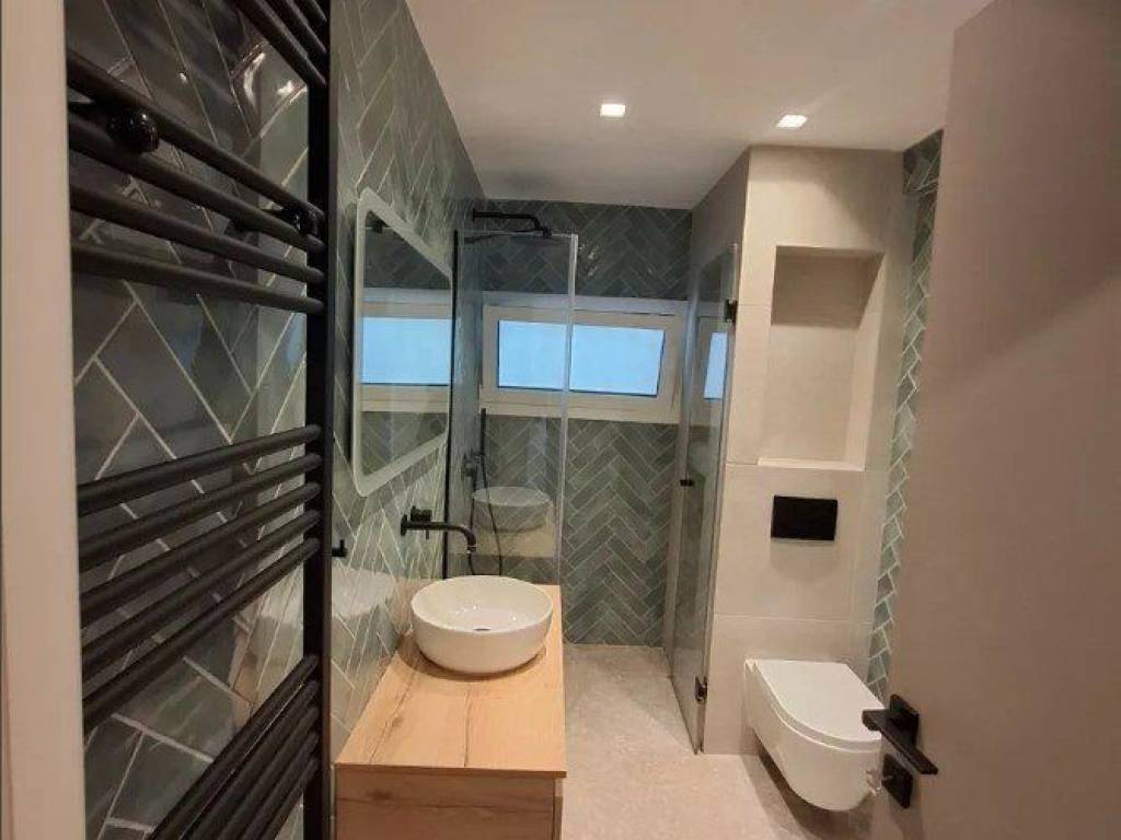 Forumland Real Estate, Μπάνιο