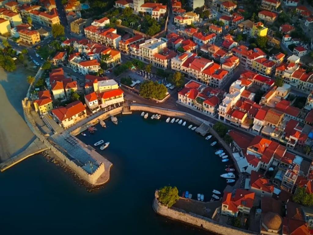 ΤΟ ΔΙΑΜΕΡΙΣΜΑ ΑΠΕΧΕΙ 2&#039; ΑΠΟ ΤΟ ΚΕΝΤΡΟ ΤΗΣ ΠΟΛΗΣ