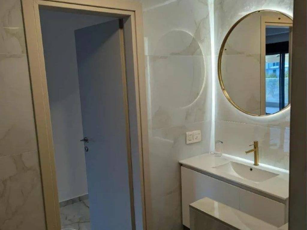 Forumland Real Estate, Μπάνιο