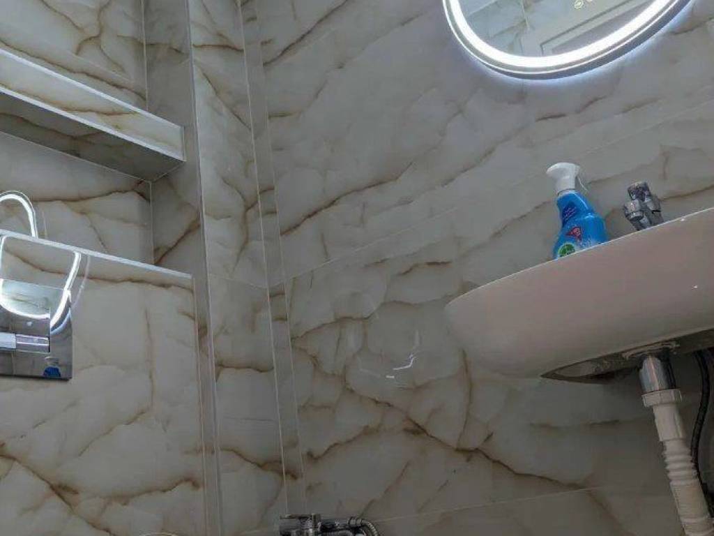 Forumland Real Estate, Μπάνιο