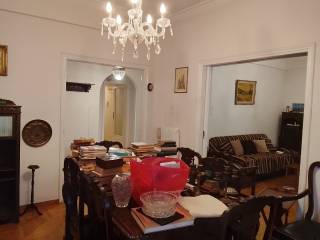 eniaios choros saloni trapezarias