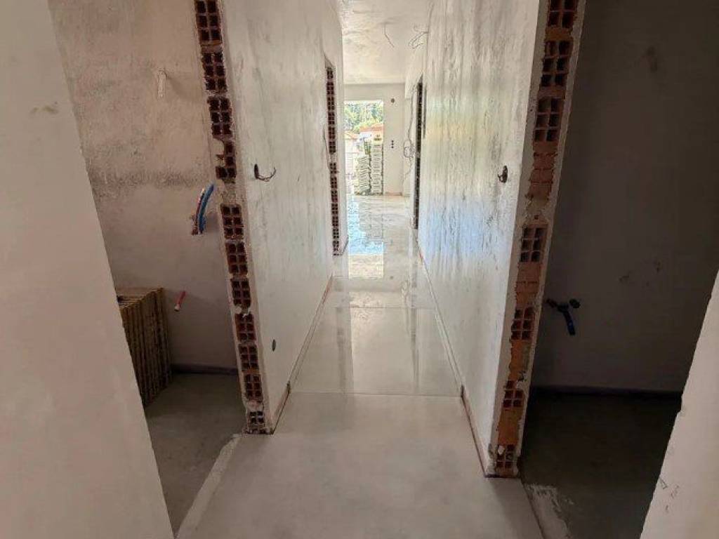 Forumland Real Estate, Διάδρομος