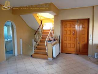 Eisodos oikias skala pros ypogeio -1o oropho,mpanio-chol