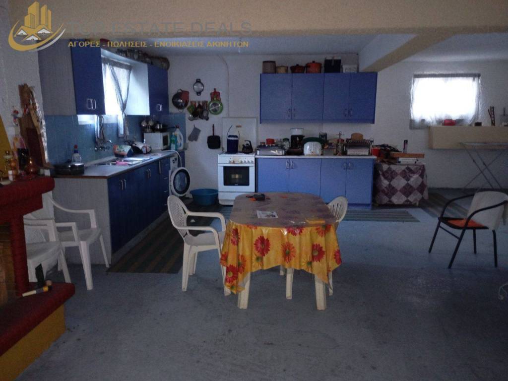 choros ypogeioy -tzaki -koyzina-kathistiko -parathyra