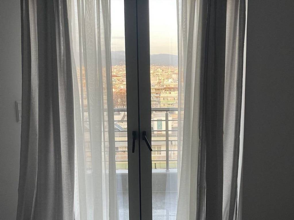 Forumland Real Estate, Κουρτίνες