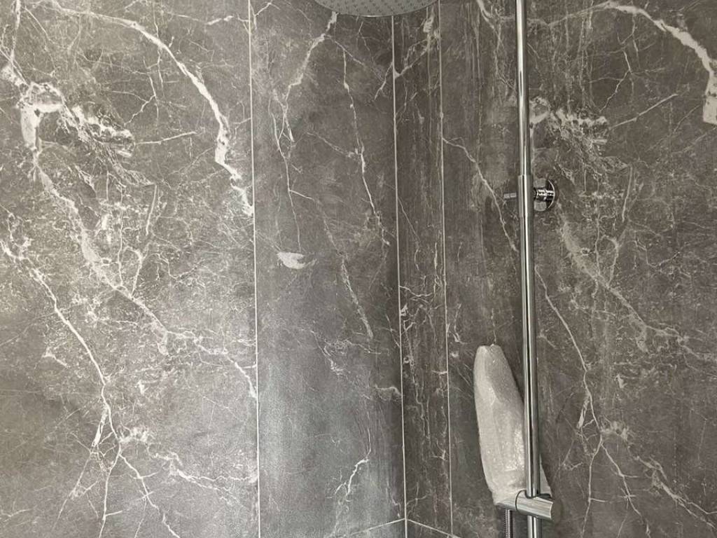 Forumland Real Estate, Μπάνιο