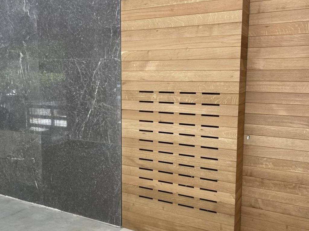 Forumland Real Estate, Είσοδος