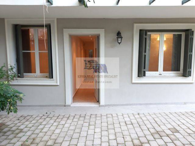 APARTMENT&#039;S ENTRANCE