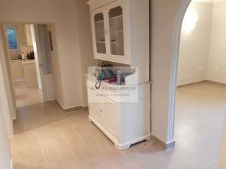 TO THE MAIN BEDROOM - KITCHEN