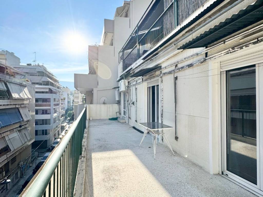 βεράντα μεγάλη