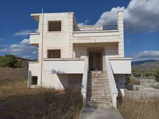 E DYTIKE OPSE TES KATOIKIAS