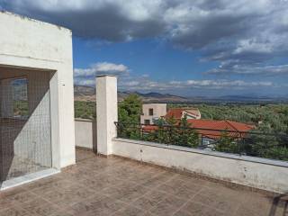 E THEA APO TO MPALKONI TOY 1oy OROPHOY