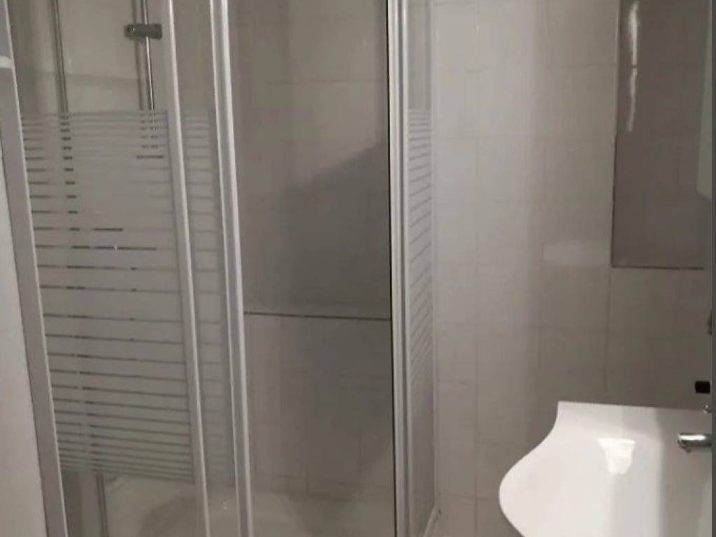 Forumland Real Estate, Μπάνιο με ντουζιέρα