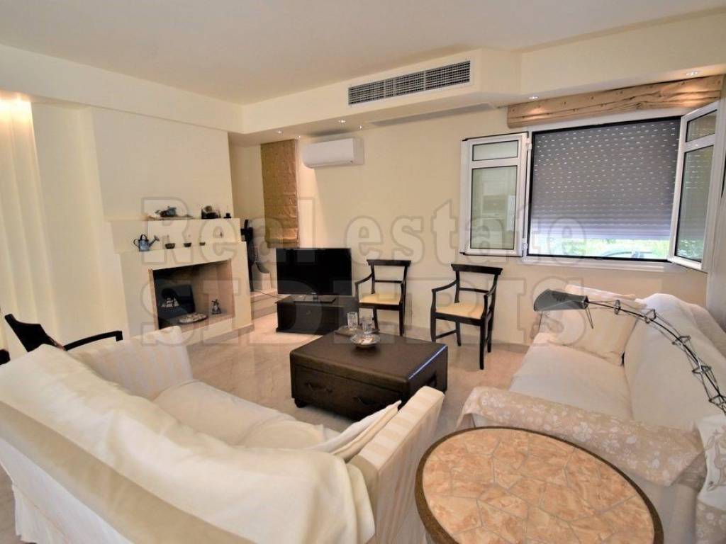 Σαλόνι με τζάκι