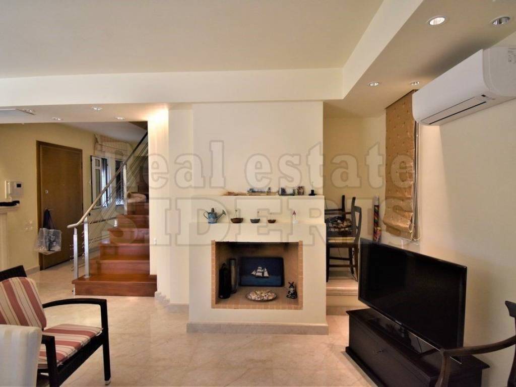 Σαλόνι με τζάκι