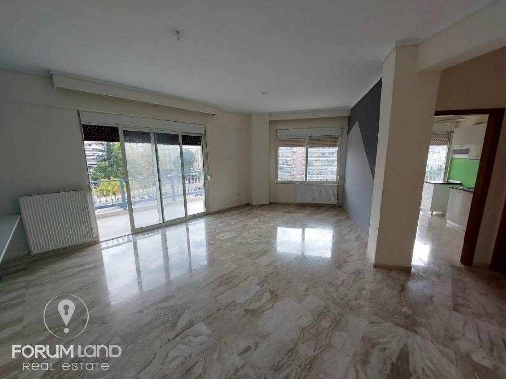 Forumland Real Estate, Σαλόνι