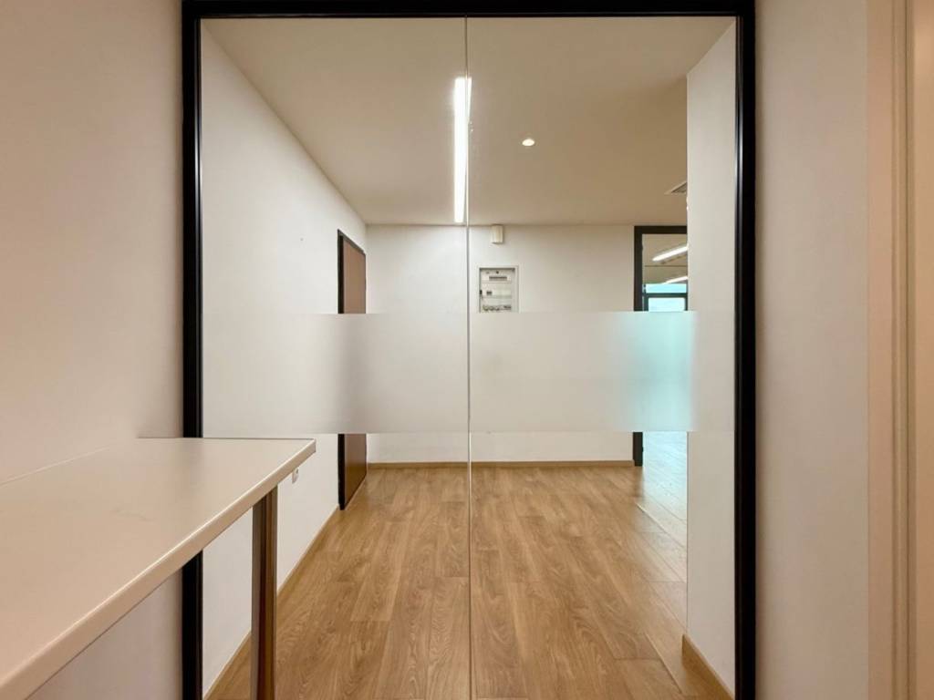 center_commercial_office_for_rent