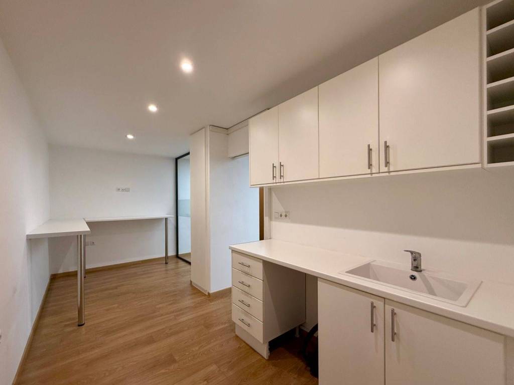 center_commercial_office_for_rent