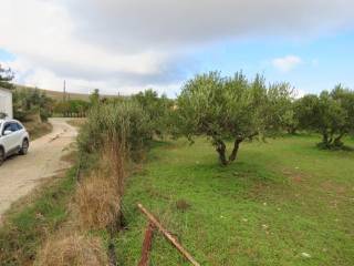 Μέρος οικοπέδου και η πρόσβαση